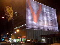 Valla publicitaria de "V" en la ciudad de Los &Aacute;ngeles